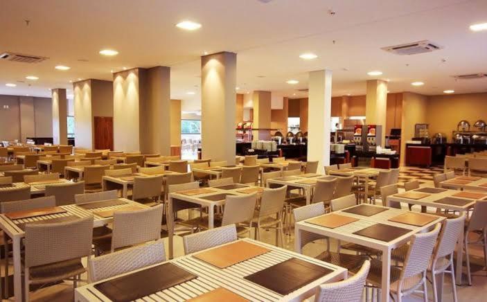 Wyndham Olimpia Royal Hotels Экстерьер фото The dining room at the University of Nottingham Malaysia Campus